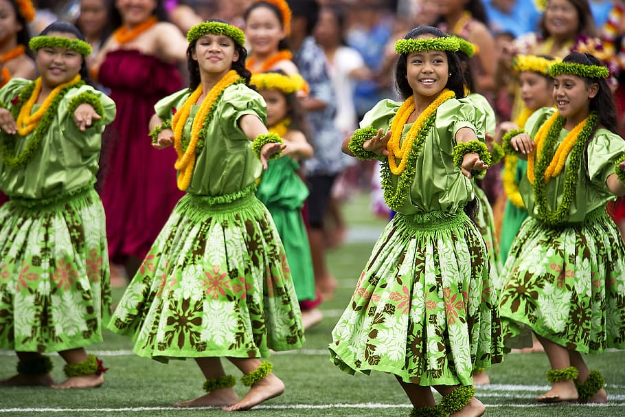 group of women in green floral dress dancing, hawaiian hula dancers, HD wallpaper