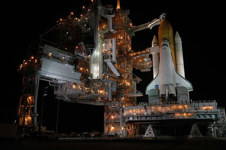 white and brown space rocket during day time, launch pad, rocket launch, HD wallpaper