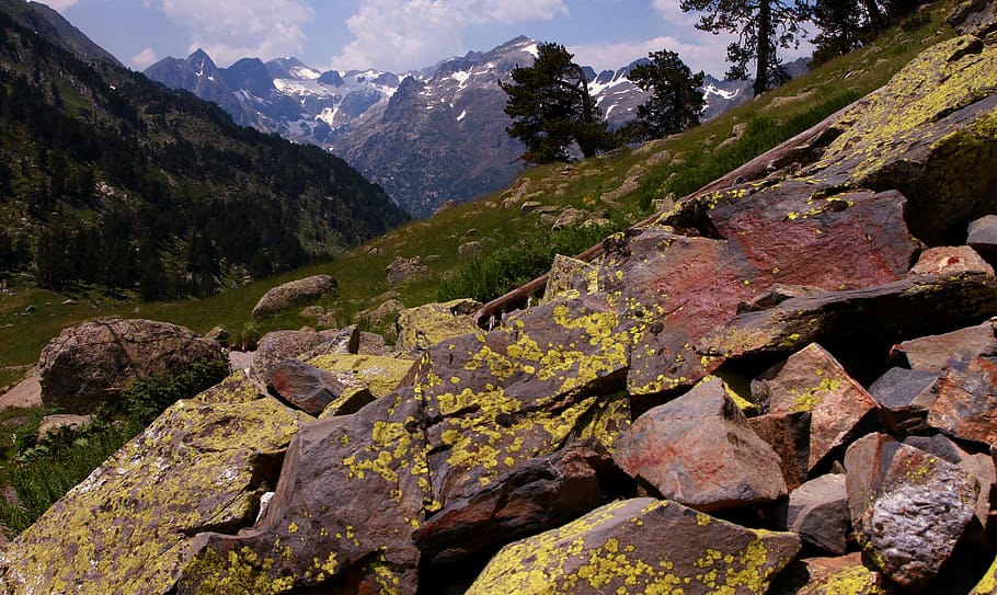 aneto, spain, pyrenees, rocks, hike, trail, mountains, lichen HD wallpaper