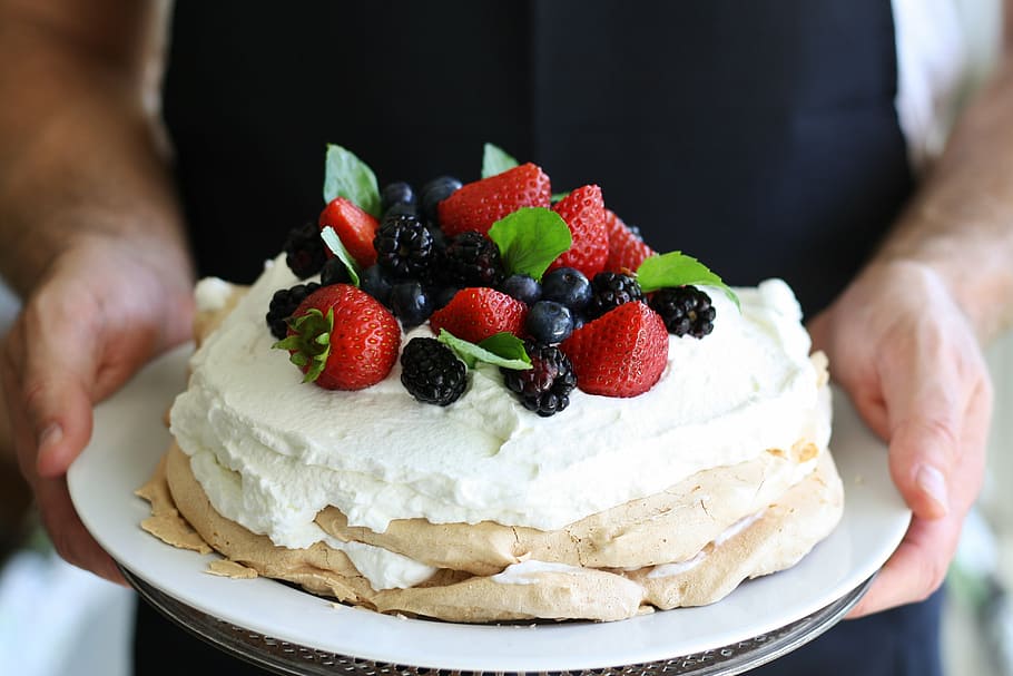 cake with raspberry and blueberries, mixed berries, pavlova HD wallpaper