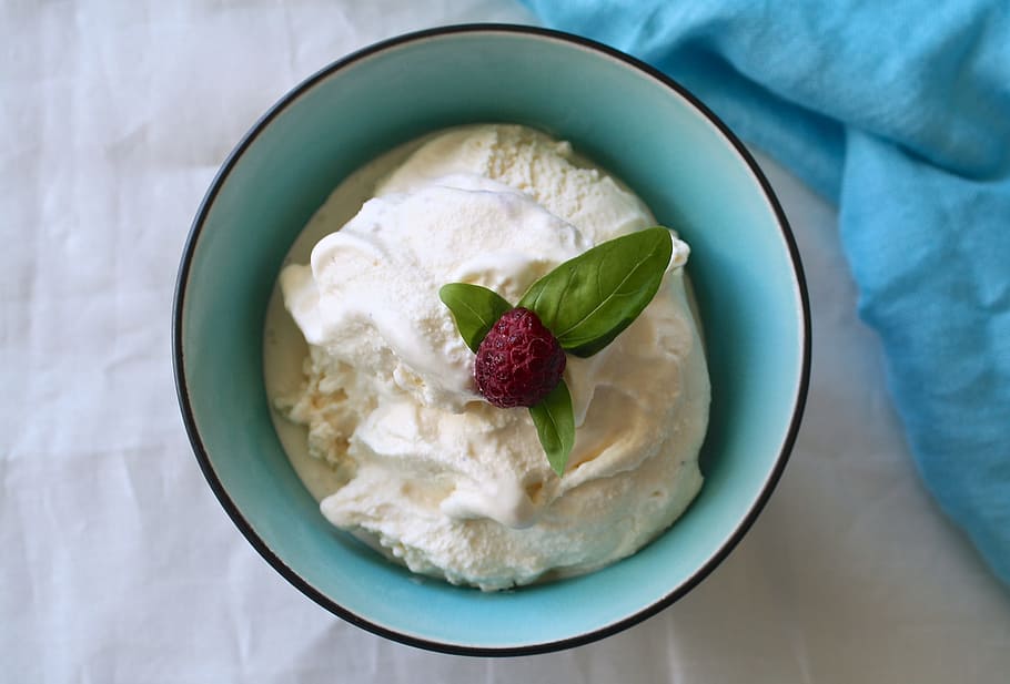 white cream on ceramic bowl with pink fruit, ice cream, raspberry HD wallpaper