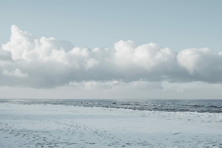 clear body of water under white clouds, shoreline under cloudy sky HD wallpaper