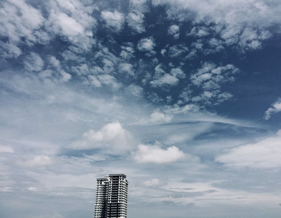 high rise building under blue sky, high-rise building under the blue sky HD wallpaper