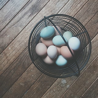 basket of poultry eggs, photo, metal, colored, easter, hardwood HD wallpaper
