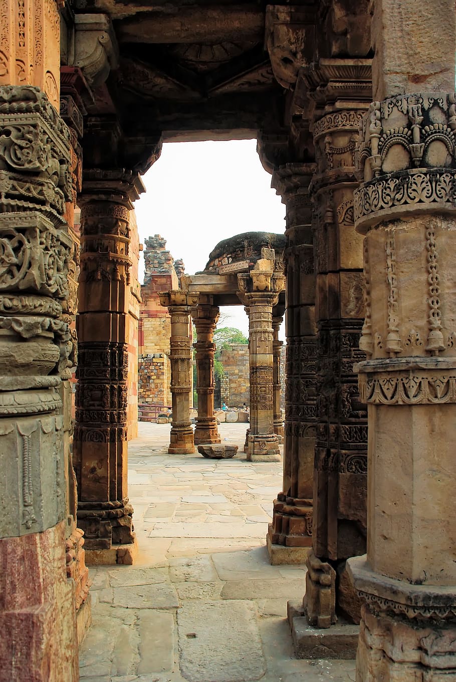 brown concrete pillars during daytime, delhi, mosque, great mughal