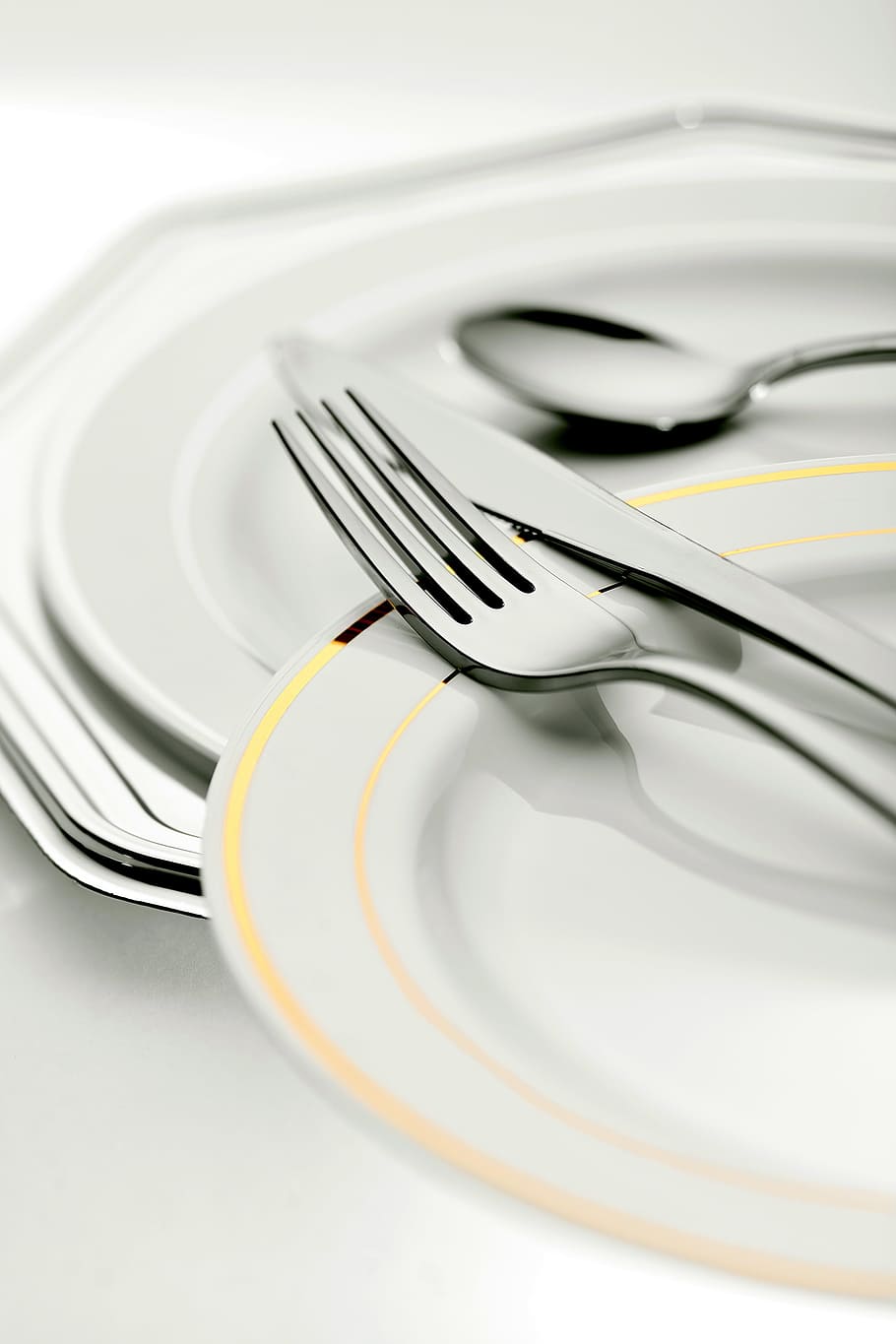fork, table, plate, kitchen utensil, eating utensil, close-up HD wallpaper