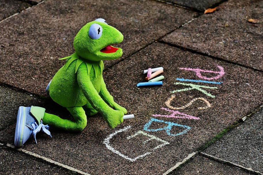 straßenkreide, typographical errors, kermit, frog, chalk, paint HD wallpaper