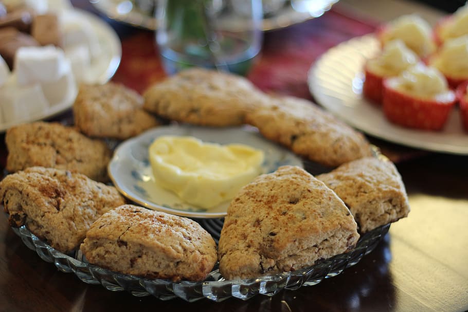 baked cookies on clear glass plate, Scones, Butter, Lunch, Bread HD wallpaper