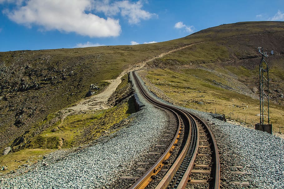 brown steel railroad between mountains, College, Snowdon, railroad Track, HD wallpaper