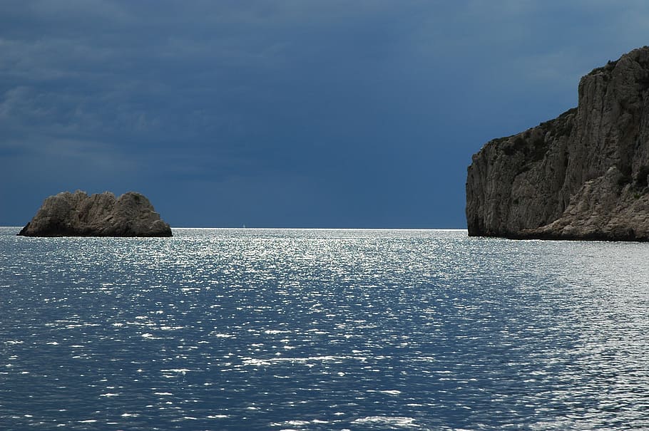 landscape photo of boulders on body of water, sea, thunderstorm HD wallpaper