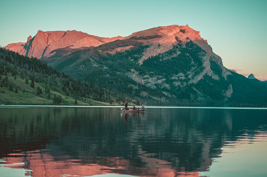boat, lake, water, reflection, mountains, hills, cliffs, trees HD wallpaper