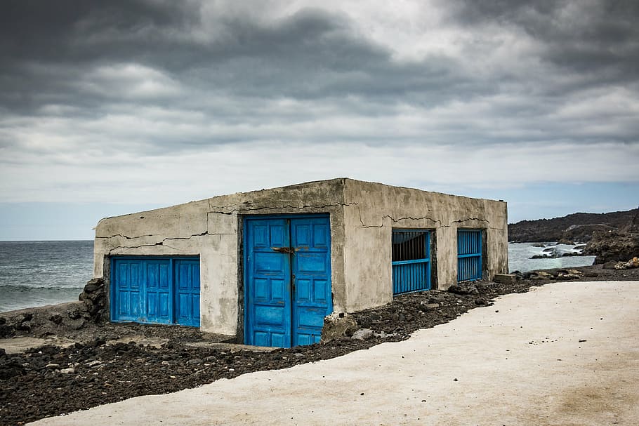 white and blue concrete building nearby sea, la palma, home, blue home, HD wallpaper
