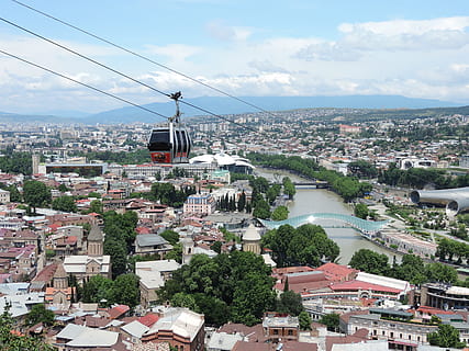 cable car above buildings in distant of mountain, Tbilisi, Ropeway HD wallpaper