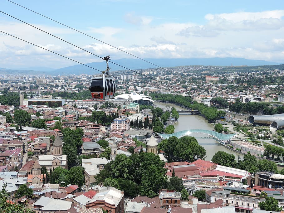 cable car above buildings in distant of mountain, Tbilisi, Ropeway HD wallpaper