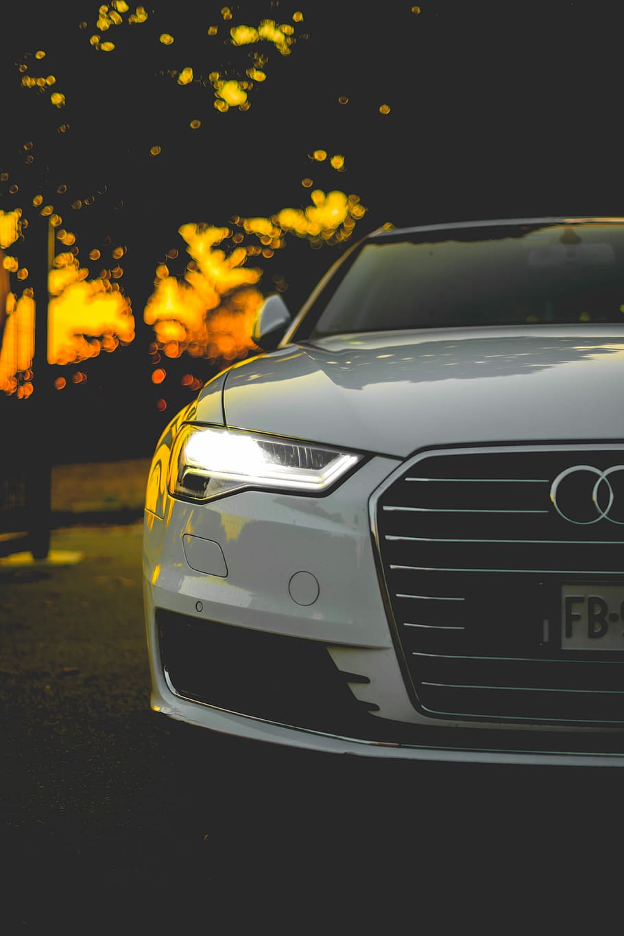 close shot of white Audi car, tilt shift lens photography of white Audi car HD wallpaper