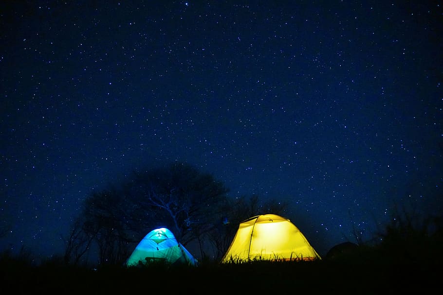 landscape photography of blue and yellow tents during nighttime HD wallpaper