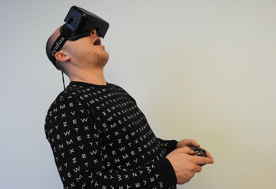 man playing VR, virtual reality, technology, device, headset, HD wallpaper