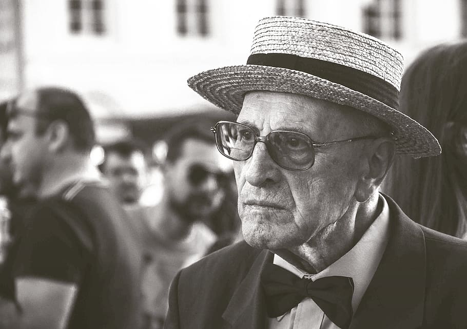 close-up photo of man wearing tuxedo and straw hat, aged, elderly HD wallpaper