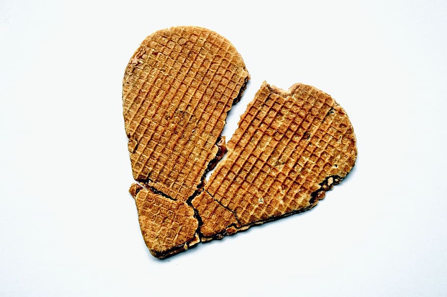 broken heart pastry, crushed, split, love, cracked, damaged HD wallpaper