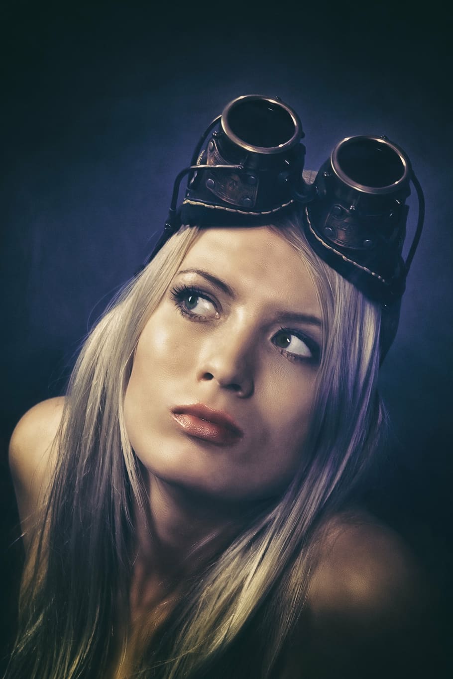 photo of a woman looking at the left side, aviator, view, portrait HD wallpaper