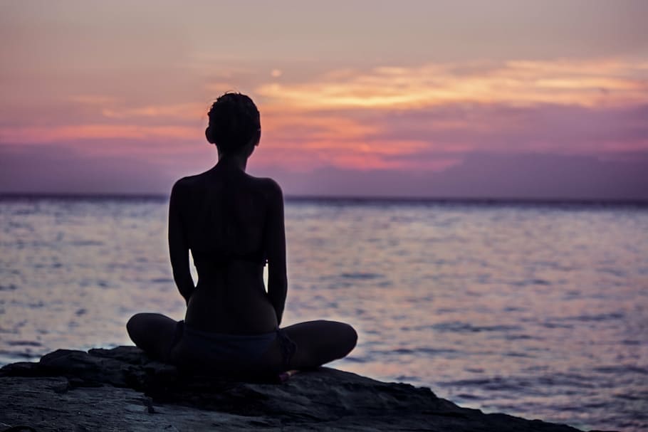 silhouette of a woman sitting on a coastal rock, dom, meditation, HD wallpaper