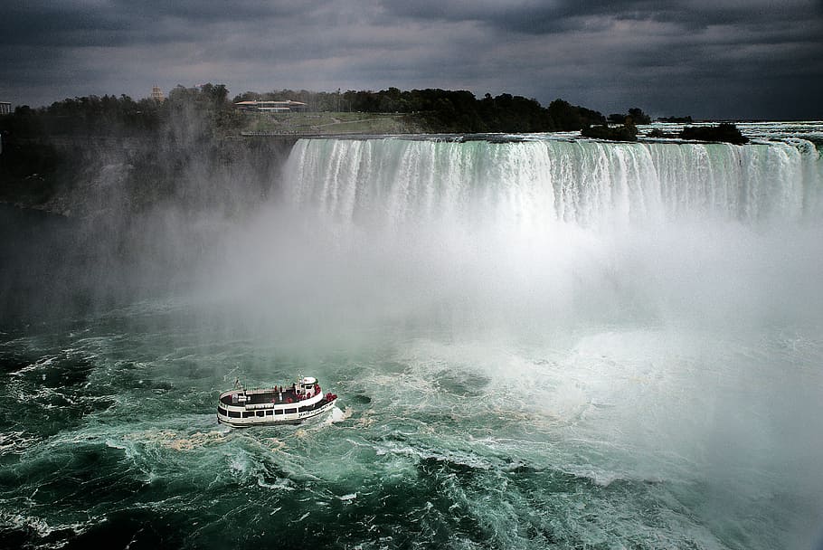 aerial photography of white and brown ship on Niagara, Canada falls during daytime, boat crossing near Niagara Falls HD wallpaper