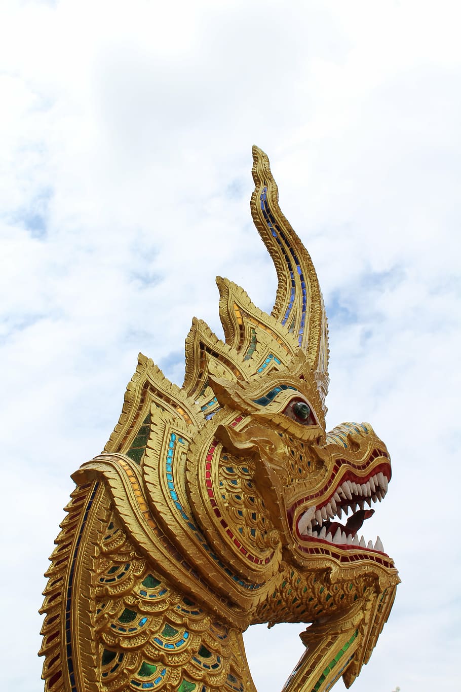 face-dragon-thailand-blue-sky.jpg