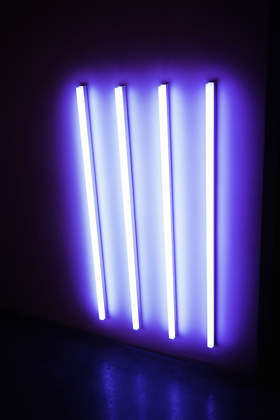 four UV fluorescent lamps turned on, four UV lights, glow, glowing
