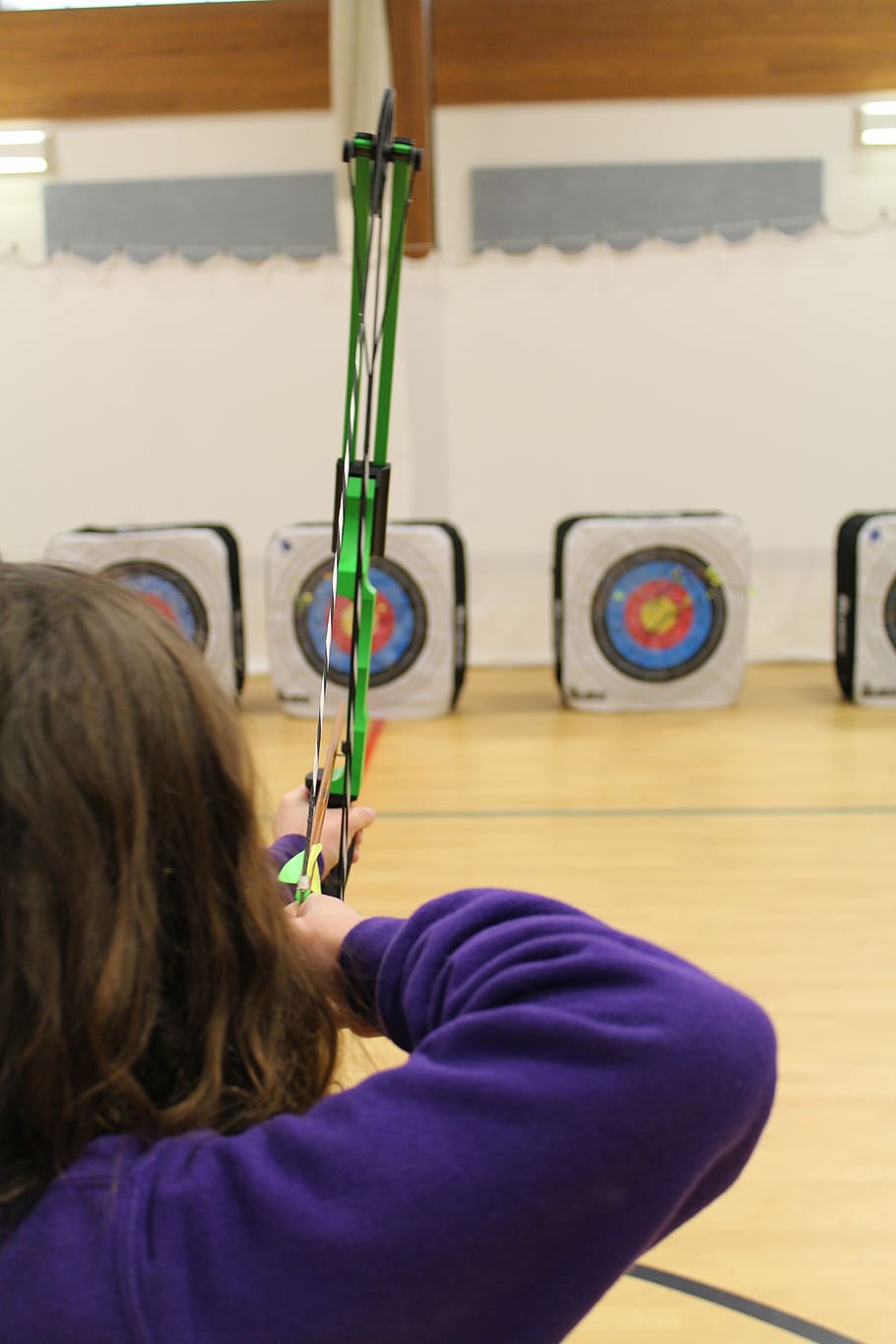 aiming, target, archer, bullseye, bow and arrow, focus, skill HD wallpaper