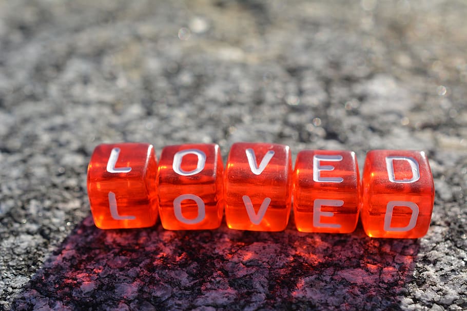 red loved beads, greeting, background, short, important, valuable HD wallpaper