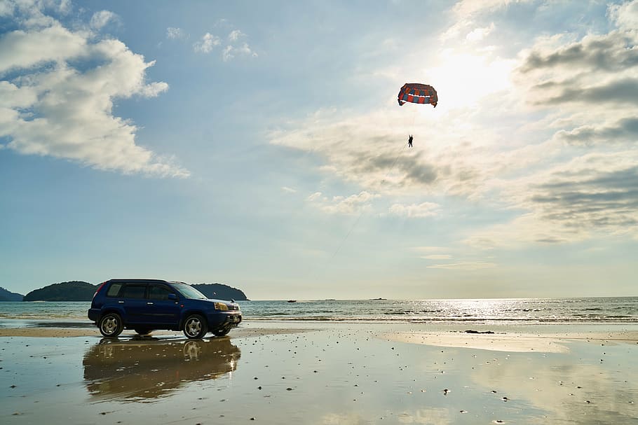 blue 5-door hatchback on seashore, car, chip, beach, marine HD wallpaper