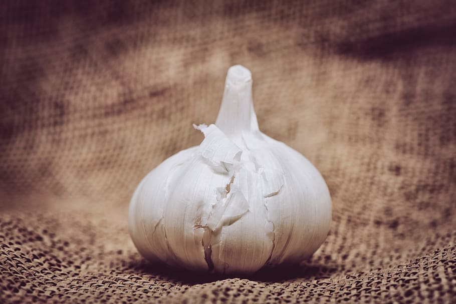 garlic, burlap, vegetable, food, healthy, plant, ingredient HD wallpaper
