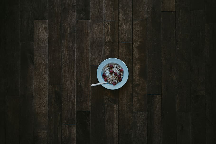 Bowl of cereal on kitchen counter, rice with berries in round white ceramic bowl HD wallpaper