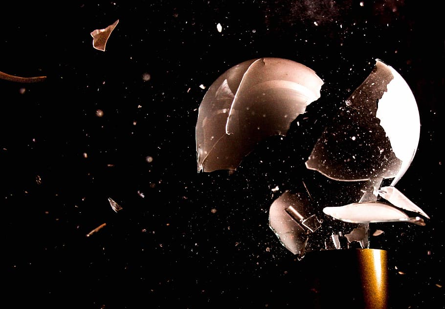 white spaceship, light bulb, implosion, broken, splitter, shot HD wallpaper