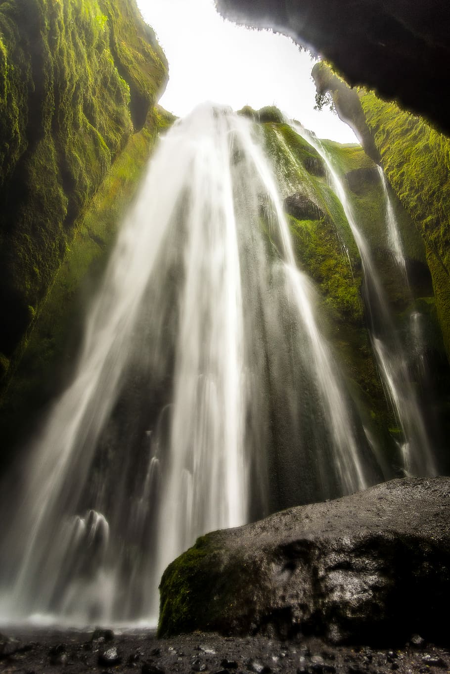 cave waterfalls during daytime, Skogafoss falls, rock, cliff HD wallpaper