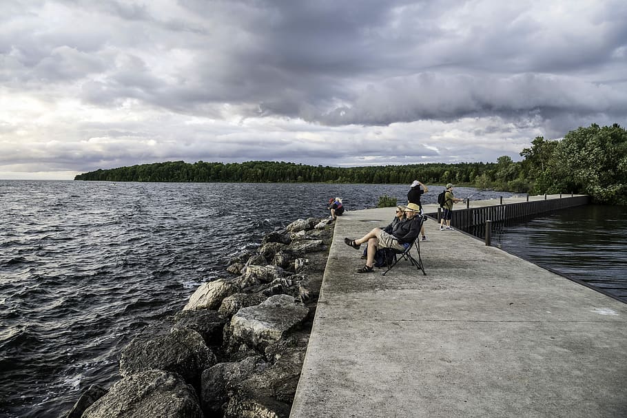 People sitting on the Pier at Peninsula State Park, Wisconsin, HD wallpaper