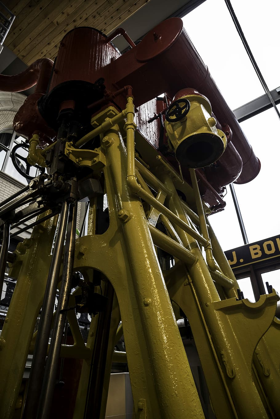 Engine of a large ship in Duluth, Minnesota, photo, maritime museum HD wallpaper