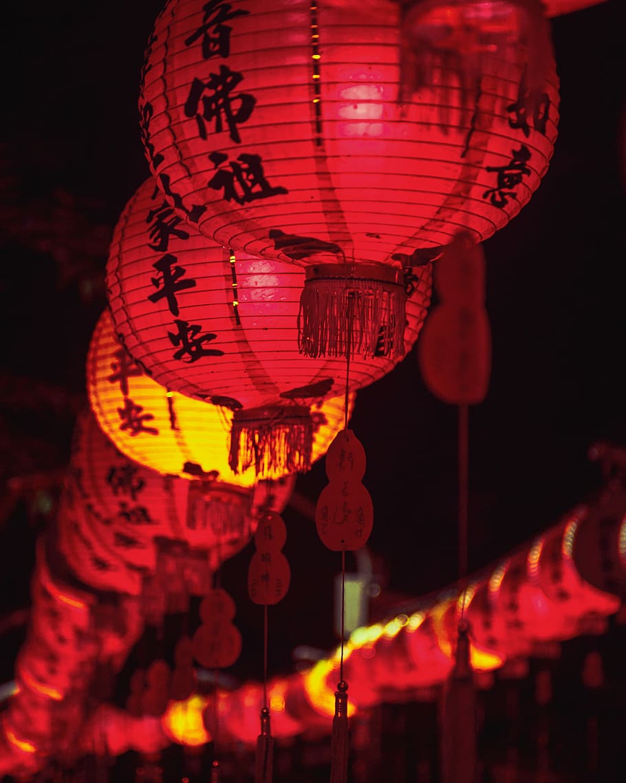 Hanging Lanterns, photo of Chinese lanterns during nighttime HD wallpaper