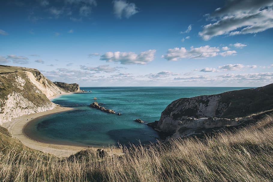 Wide angle landscape shot taken of the Jurassic Coast in Dorset, England, HD wallpaper