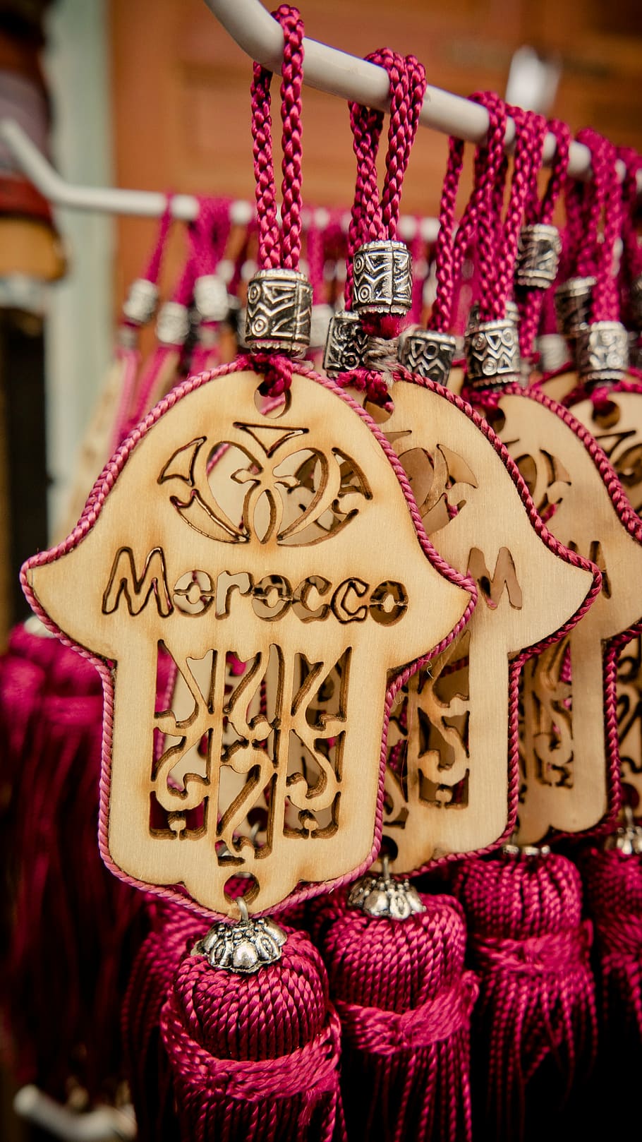 brown and pink hamsa keychain with tassels, fatma's hand, morocco, HD wallpaper