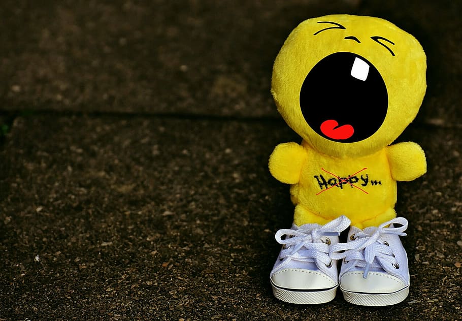 yellow plush toy, smiley, evil, roar, scream, sneakers, funny HD wallpaper