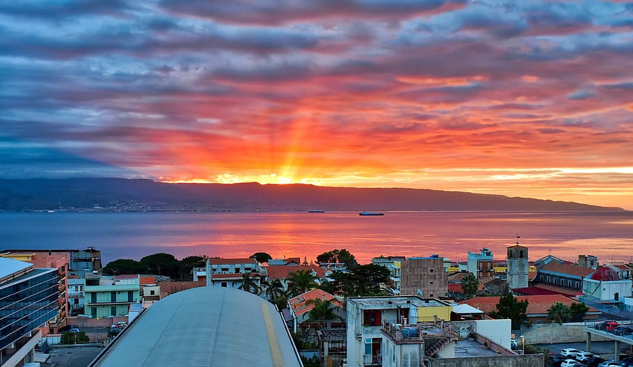 Sunrise over the Strait of Messina, landscape photo of buildings HD wallpaper