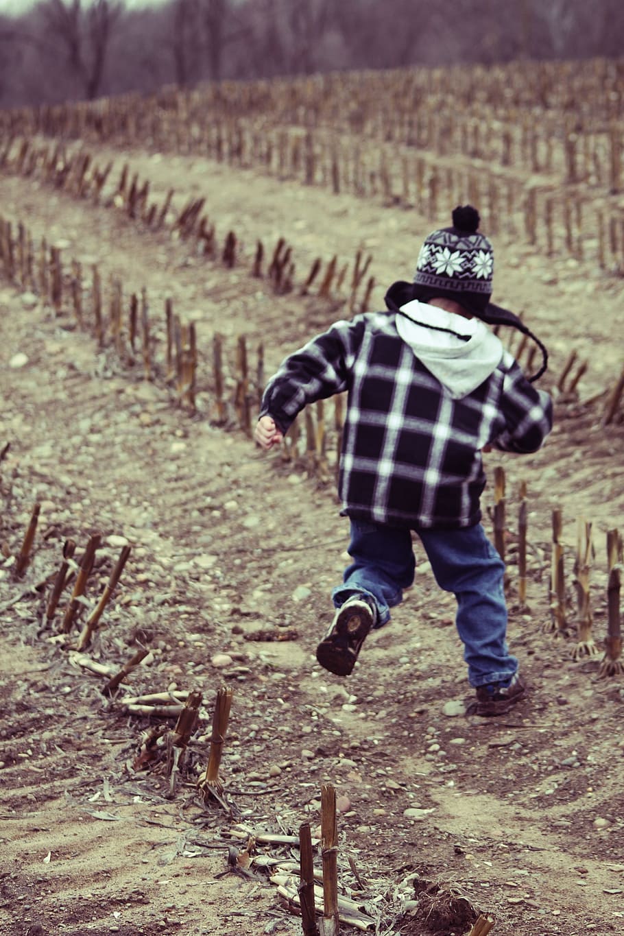 kid, child, boy, running, playing, dirt, people, full length HD wallpaper