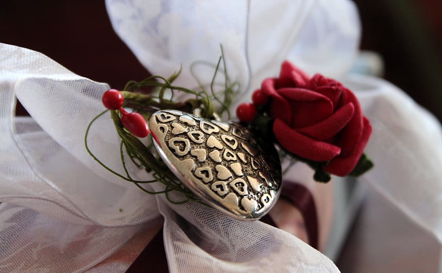 loop, gift, heart, rose, white, red, filigree, metal, decoration HD wallpaper