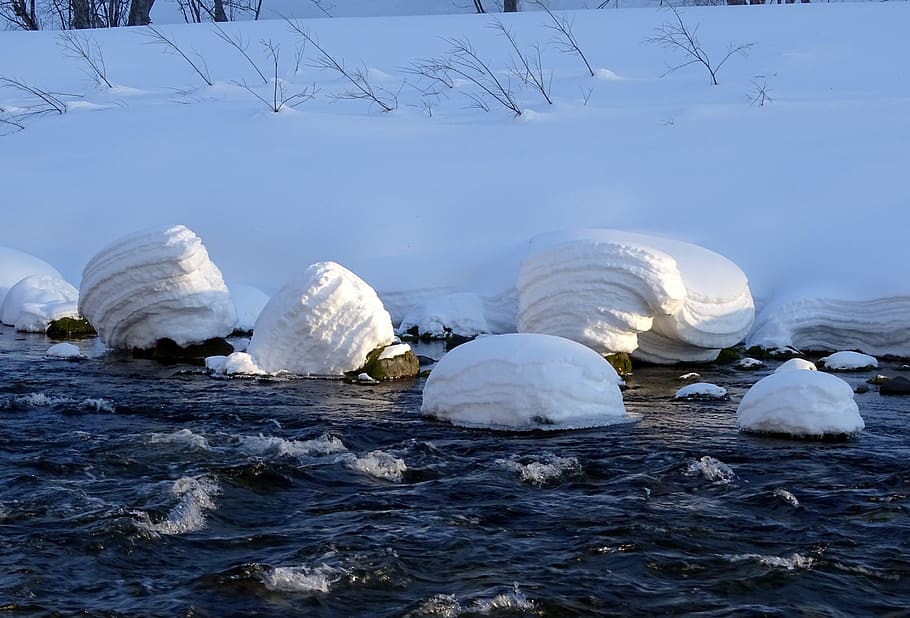 forest, river, winter, stones, ice, snow, snowdrifts, trees HD wallpaper