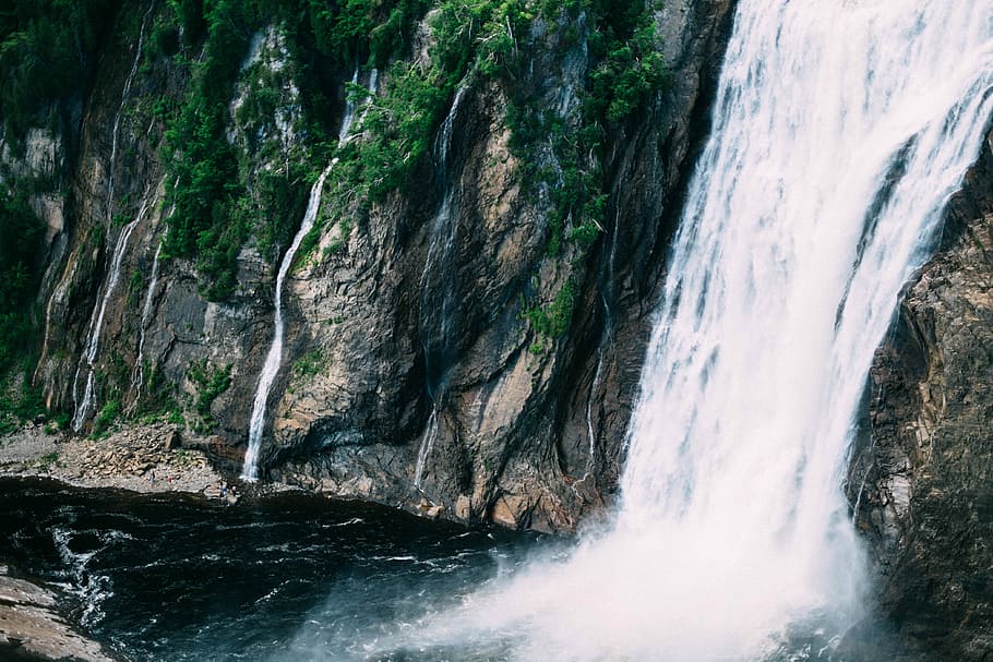 waterfall on rock mountain, landscape photo of waterfall during daytime HD wallpaper