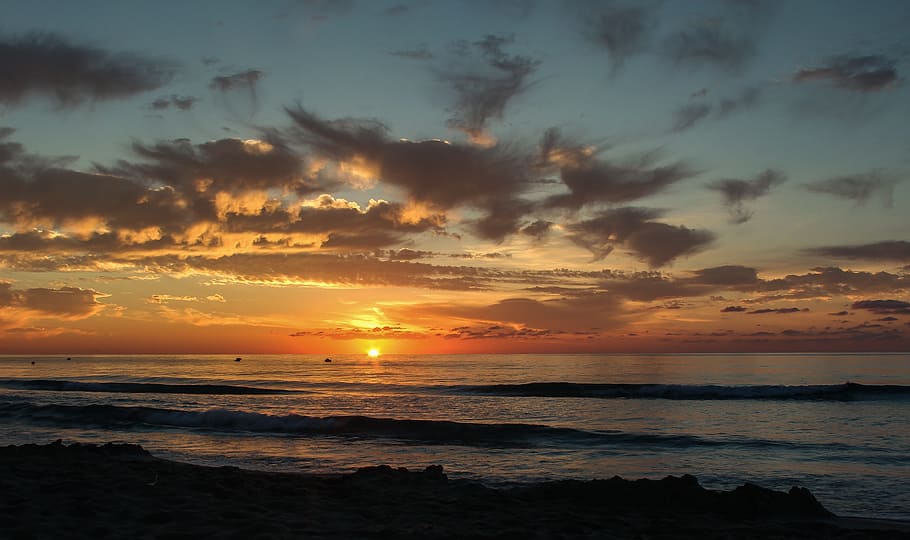 photo of shoreline during sunrise, sunset, dawn, waters, dusk HD wallpaper