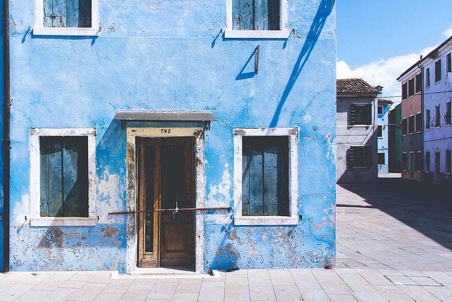 blue and white painted house taken at daytime, building, architecture HD wallpaper