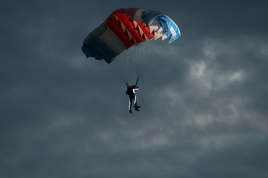 parachute, parachutist, skydiving, float, blue, glide, sport event HD wallpaper