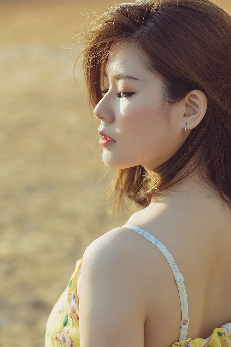 scrabble, shoulder, sunny, reverse sun, adventure, one person HD wallpaper